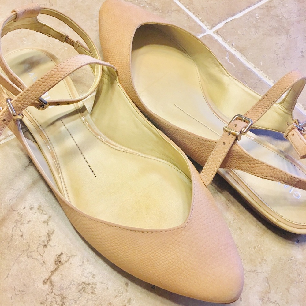 Gianni Bini Flats! Genuine Leather! New condition